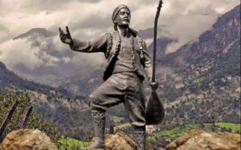 Hakk’ın kandilinde gizli sır idim Karacaoğlan