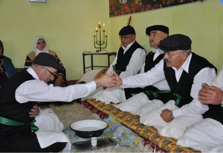 Güzel şahtan bize bir dolu geldi