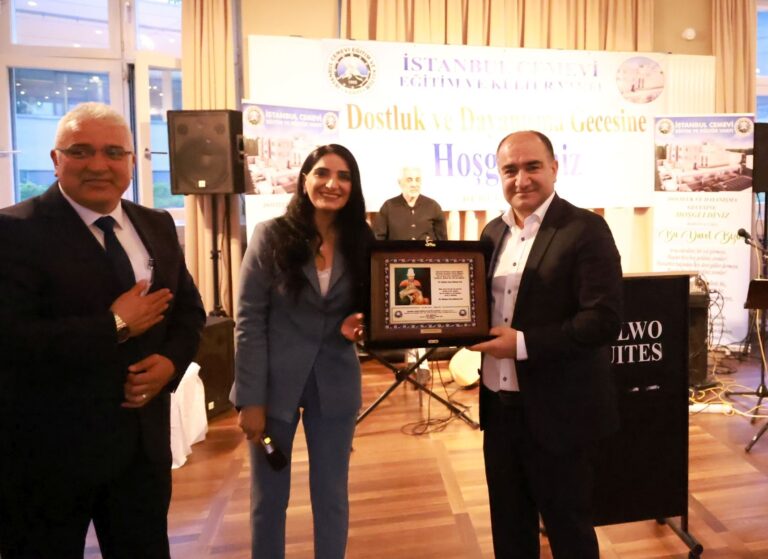 Meclis ibadethanesine Alevilik simgesi