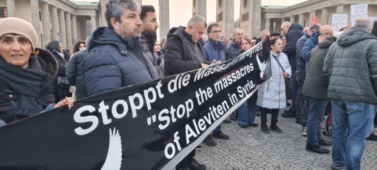 Suriye’de Katillerin başta aleviler olmak üzere insanlığa karşı yaptıkları katliam binlerce kişiyle lanetlendi