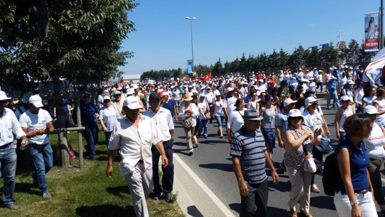 Yollarda adalet arayan, şimdi adaletsizliğe alet olmasın